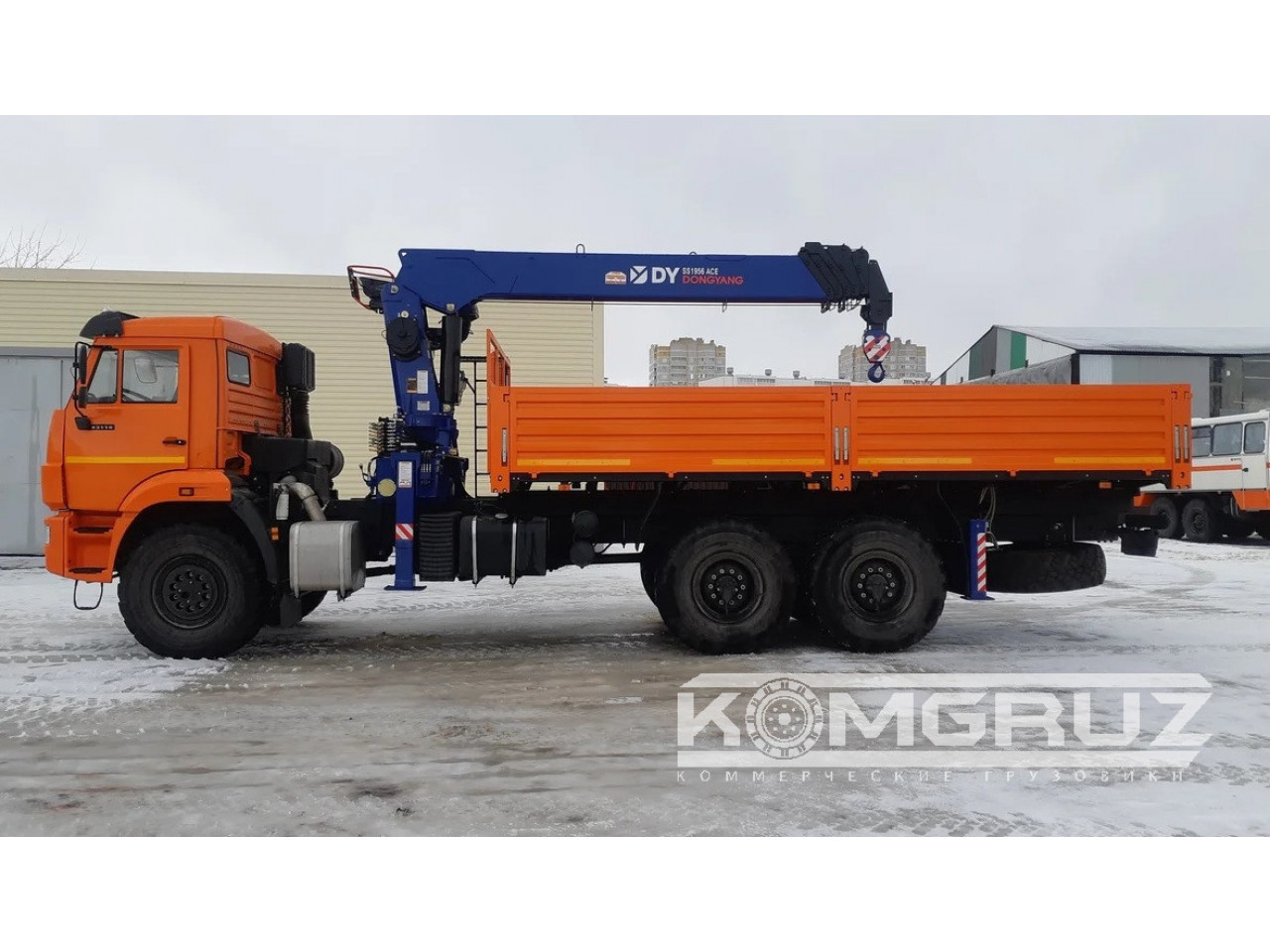 Бортовой КАМАЗ 43118 6x6 с КМУ DONGYANG SS1956